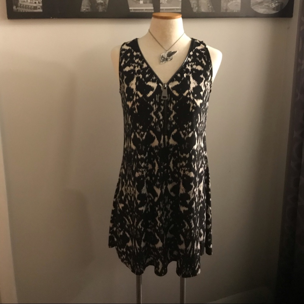 ARIELLA Zip-front black/white dress